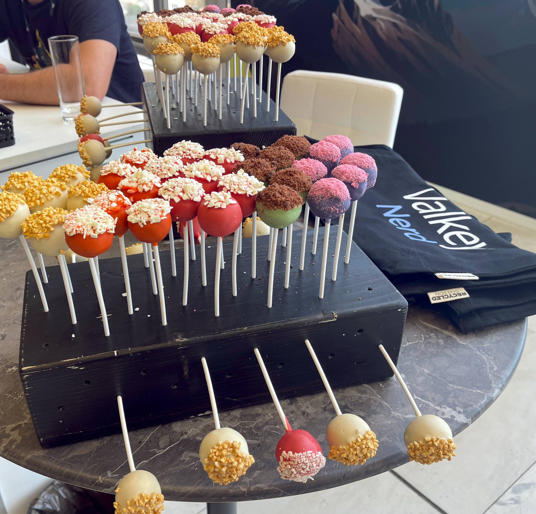 More cake pops at the booth